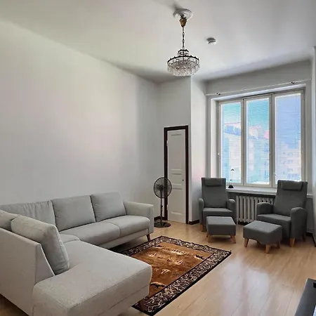 Two-room Next To The Square 拉赫蒂